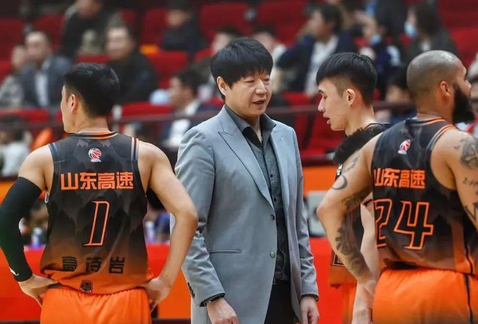 电竞世界杯-计划有变，准备夺冠？山东签NBA前雷霆新秀，球迷：这是个狠人